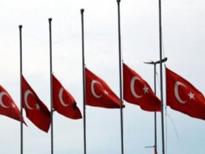 Ulusal yas nedeniyle bayraklar yarıya indi