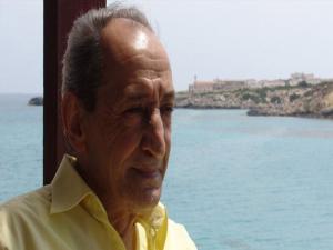 Ünlü şair hayatını kaybetti