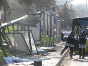 Üsküdar'da otobüs durağa girdi: 3 kişi hayatını kaybetti