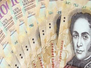 Venezuela paradan 6 sıfır atıyor