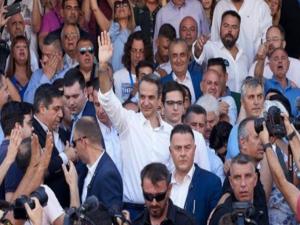 Yunanistan'da seçimin galibi Miçotakis