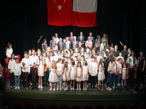 Zeytin Çekirdekleri Paris'i Büyüledi