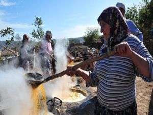 200 Yıldır İmece Usulu Pekmez Yapıyorlar