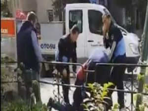 Kadıköy'de zabıtalar pilavcıyı dövmeye doyamadı