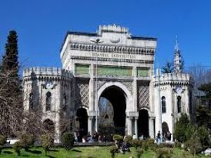 İSTANBUL ÜNİVERSİTESİ BİRİNCİ SIRADA