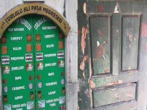 Tarihi Kapı Reklam Panosu Olmaktan Kurtuldu