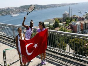 BOĞAZİÇİ KÖPRÜSÜNDE TENİS MAÇI