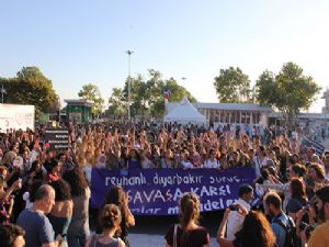 KADIKÖY'DE SAVAŞ'A HAYIR YÜRÜYÜŞÜ