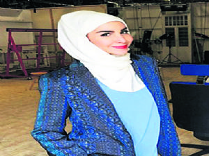 ÜNLÜ OYUNCUYA BAŞÖRTÜSÜ TEPKİSİ
