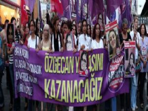 KADINLAR 'ÖZGECAN YASASI' İÇİN YÜRÜDÜLER