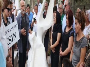 ÖZGECAN'IN MEZARINA ANIT HEYKEL DİKİLDİ
