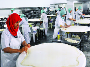 125 KADIN 3.5 TON BÖREK ÜRETİYOR