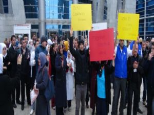 Adliyede çalışan işçiler eylem yaptı