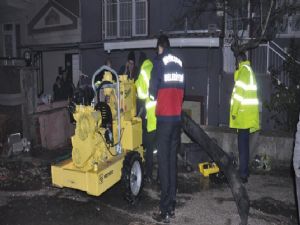 Su borusu patladı: 1 ölü, 2 yaralı