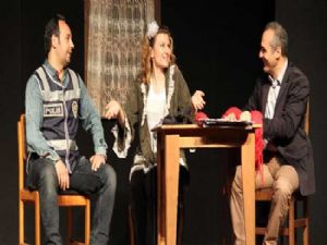 DOLANDIRICILARA KARŞI TİYATRO