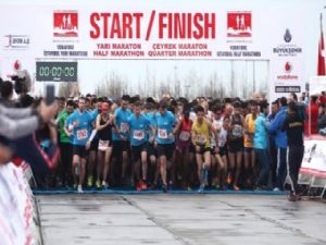Vodafone İstanbul Yarı Maratonu'nu Koşuldu