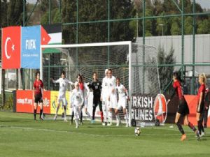 A Milli Kadın Futbol Takımı, hazırlık maçında Ürdün'e 2-1 yenildi..