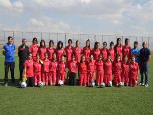 Yüksekovalı kızlar futbolda söz sahibi olmak istiyor