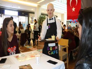 Down sendromlu çocuklar kafe işletti
