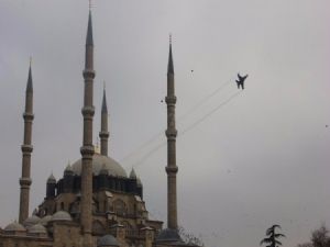Türk Yıldızları'na Edirne'de sevgi seli