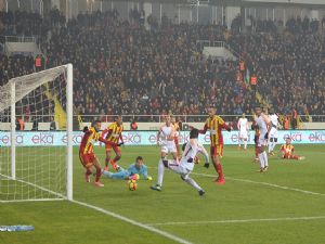 Galatasaray liderliği Malatya'da bıraktı